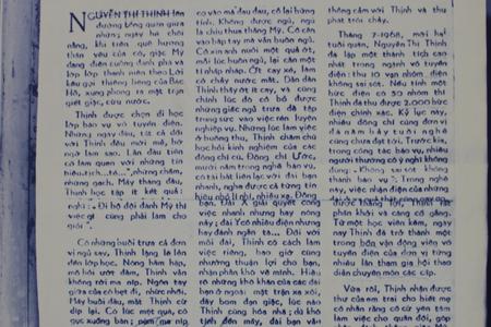 Bài báo “Kiện tướng chính xác” có bút tích của Bác “Tặng 1 huy hiệu” cho chiến sĩ thông tin Nguyễn Thị Thịnh, năm 1968
