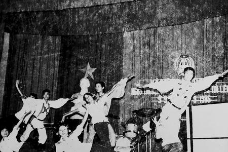 Chương trình văn nghệ của Đội nghệ thuật quần chúng Binh chủng, chào mừng kỷ niệm 40 năm Ngày truyền thống Bộ đội Thông tin liên lạc (09/9/1945 - 09/9/1985)