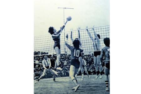 Đội bóng chuyền nữ Bộ Tư lệnh Thông tin liên lạc liên tục trong nhiều năm liền đoạt chức vô địch giải bóng chuyền nữ toàn quốc.