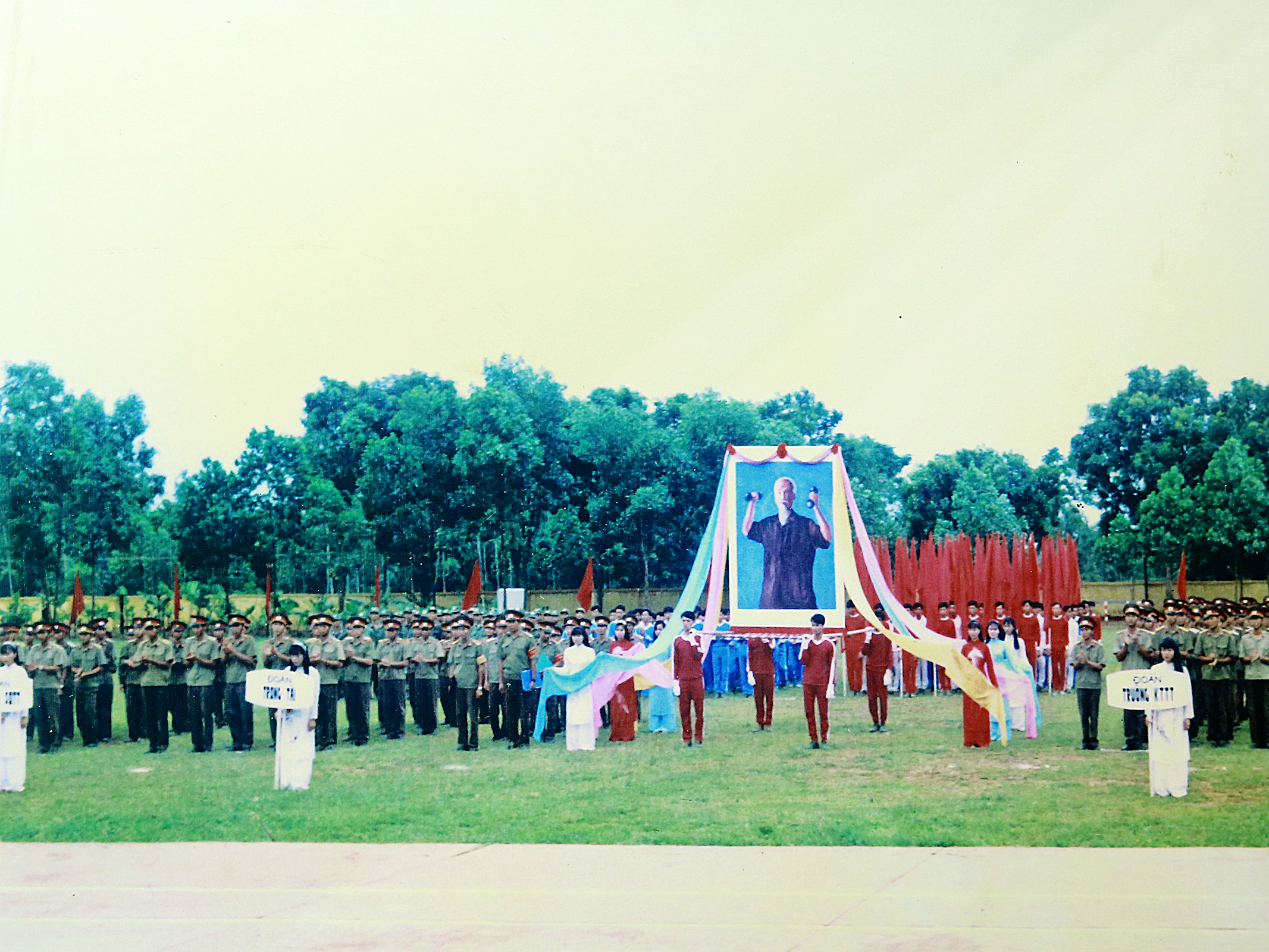 Lễ khai mạc Hội thao quốc phòng của Binh chủng Thông tin liên lạc, năm 1997