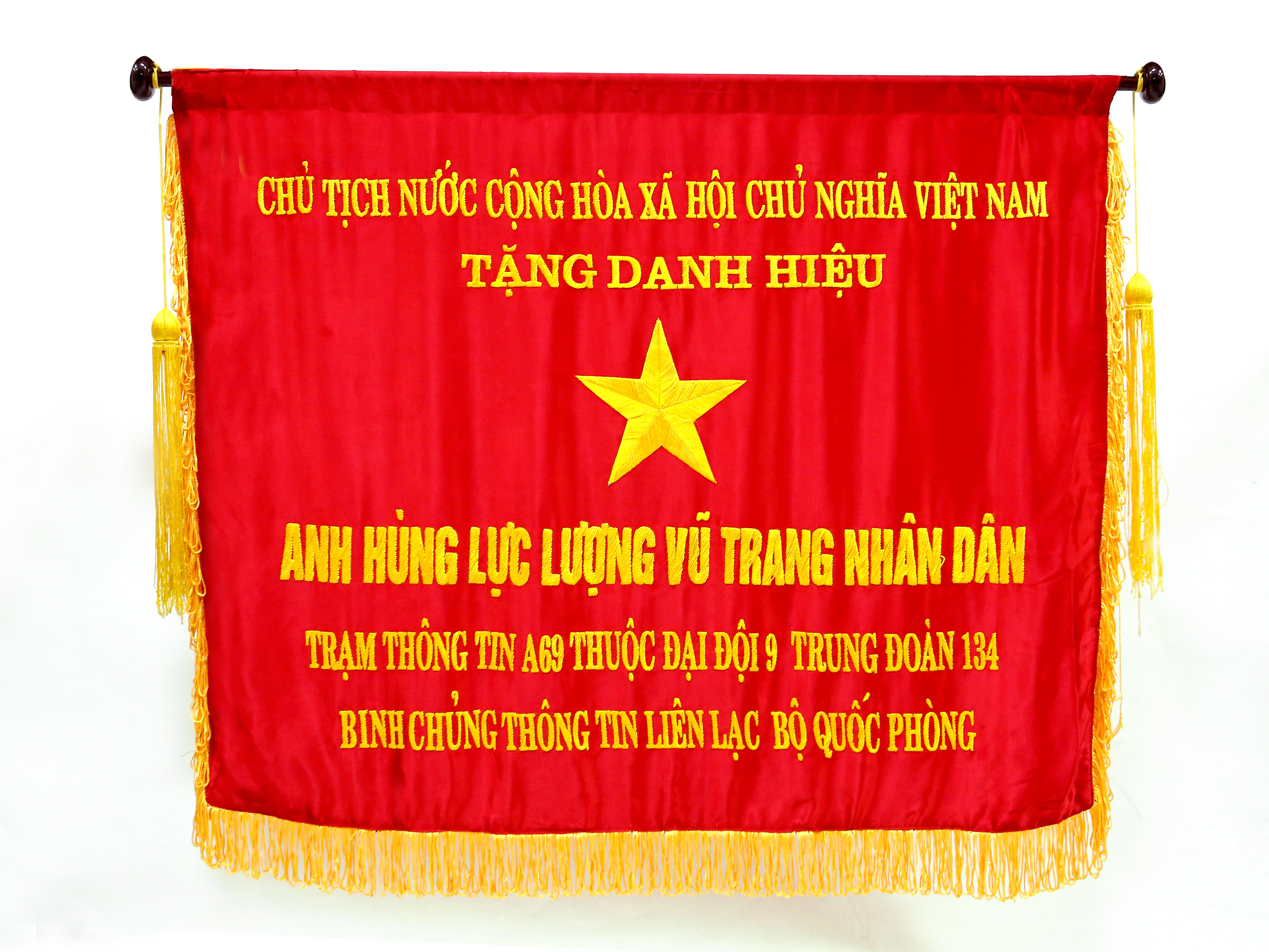 Cờ Anh hùng lực lượng vũ trang nhân dân do Đảng và nhà nước phong tặng cho Trạm cơ vụ A69, Đại đội 9, Trung đoàn 134 đã có thành tích bảo đảm thông tin phục vụ chiến đấu trong những năm kháng chiến chống Mỹ cứu nước.