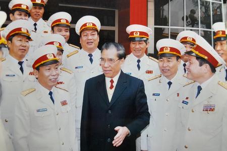 Đồng chí Nông Đức Mạnh, Tổng Bí thư Đảng Ban Chấp Hành Trung ương Cộng sản Việt Nam thăm cán bộ, chiến sĩ Binh chủng Thông tin, năm 2006