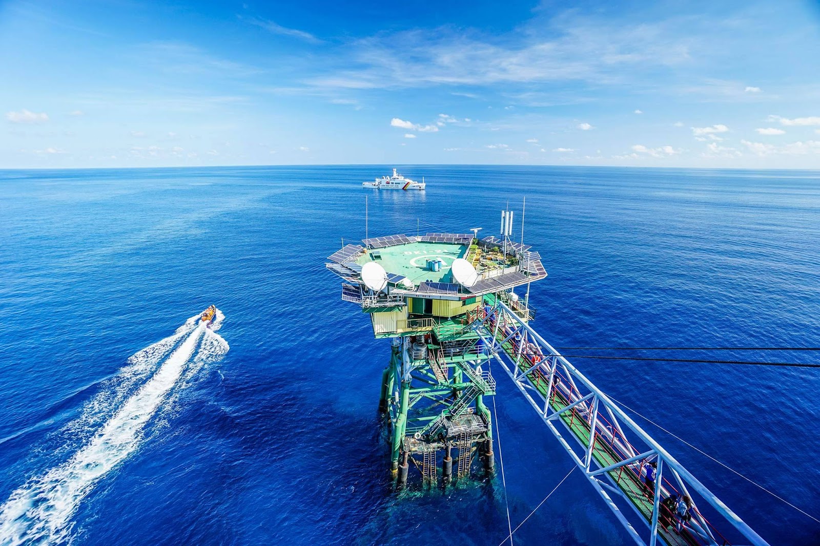 Triển khai hệ thống thông tin vệ tinh tại các nhà giàn DK1