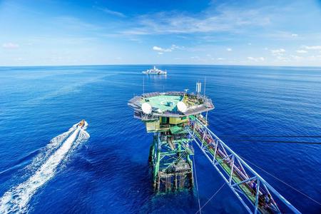 Triển khai hệ thống thông tin vệ tinh tại các nhà giàn DK1