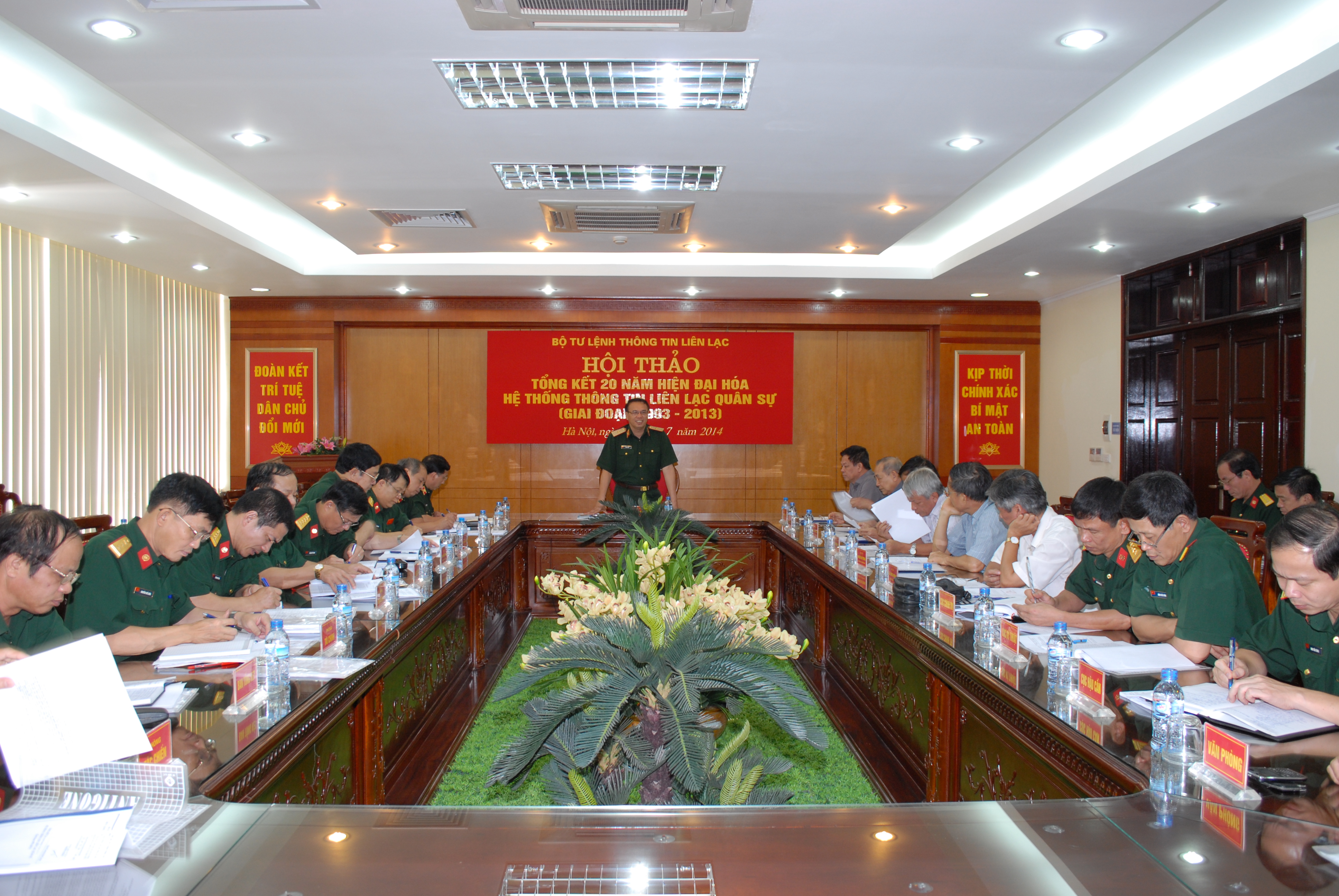 Thiếu tướng Vũ Anh Văn, Tư lệnh Binh chủng chủ trì Hội thảo Tổng kết 20 năm hiện đại hóa hệ thống thông tin liên lạc quân sự (1993 - 2013), tháng 7/2014