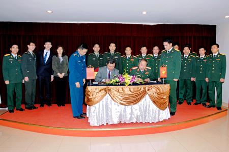 Bộ Tư lệnh Binh chủng Thông Tin Liên Lạc và Cục Điện tín Trung Nam Hải - Trung Quốc ký kết thiết lập đường dây nối thẳng giữa hai nước, ngày 24/02/2014