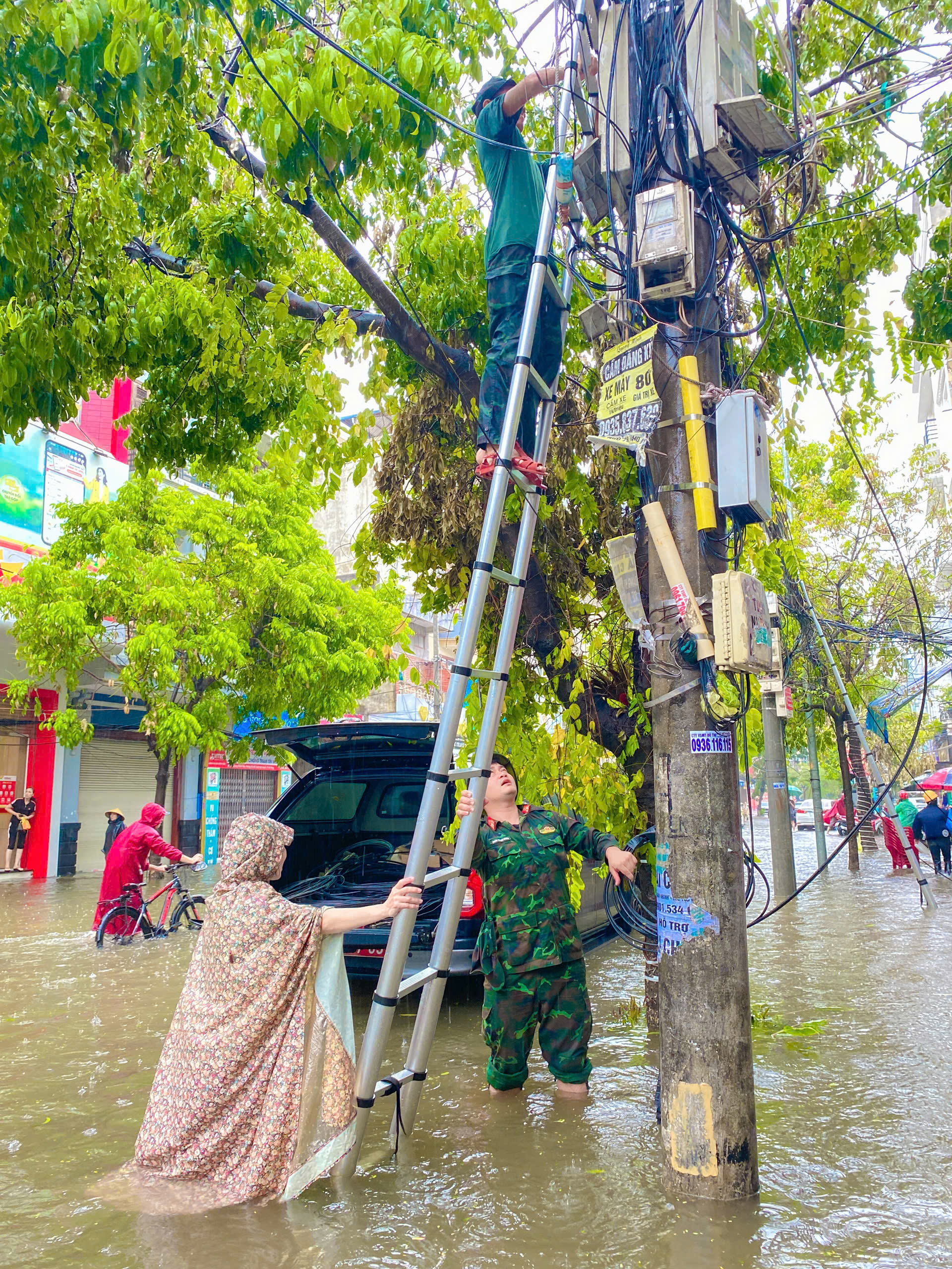 Lữ đoàn 134 khắc phục sự cố thông tin liên lạc trong cơn bão số 3 (Yagi), tháng 9/2024  