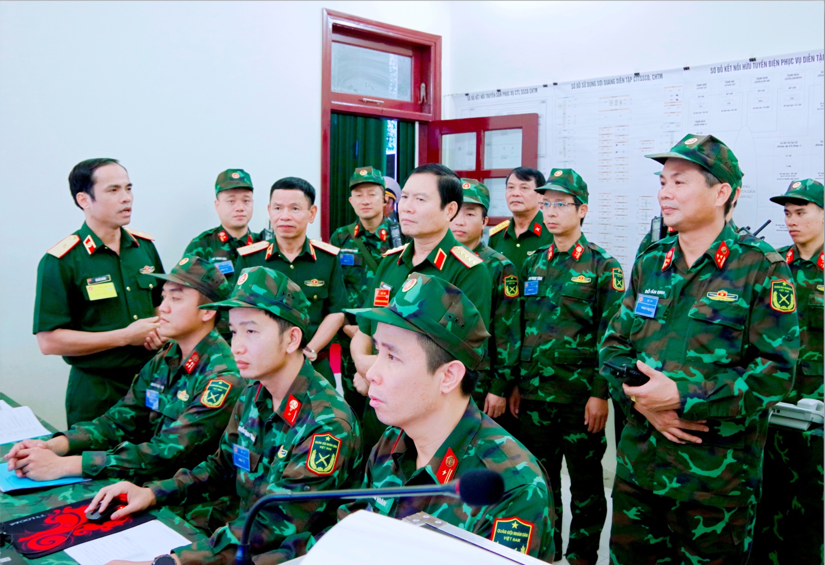 Đại tướng Nguyễn Tân Cương, Tổng Tham mưu trưởng Quân đội Nhân dân Việt Nam, kiểm tra công tác bảo đảm thông tin liên lạc, truyền hình phục vụ Diễn tập QC-24, tháng 10/2024