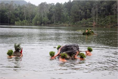 Lữ đoàn Thông tin 80, Quân khu 4 huấn luyện triển khai cáp đồng vượt sông
