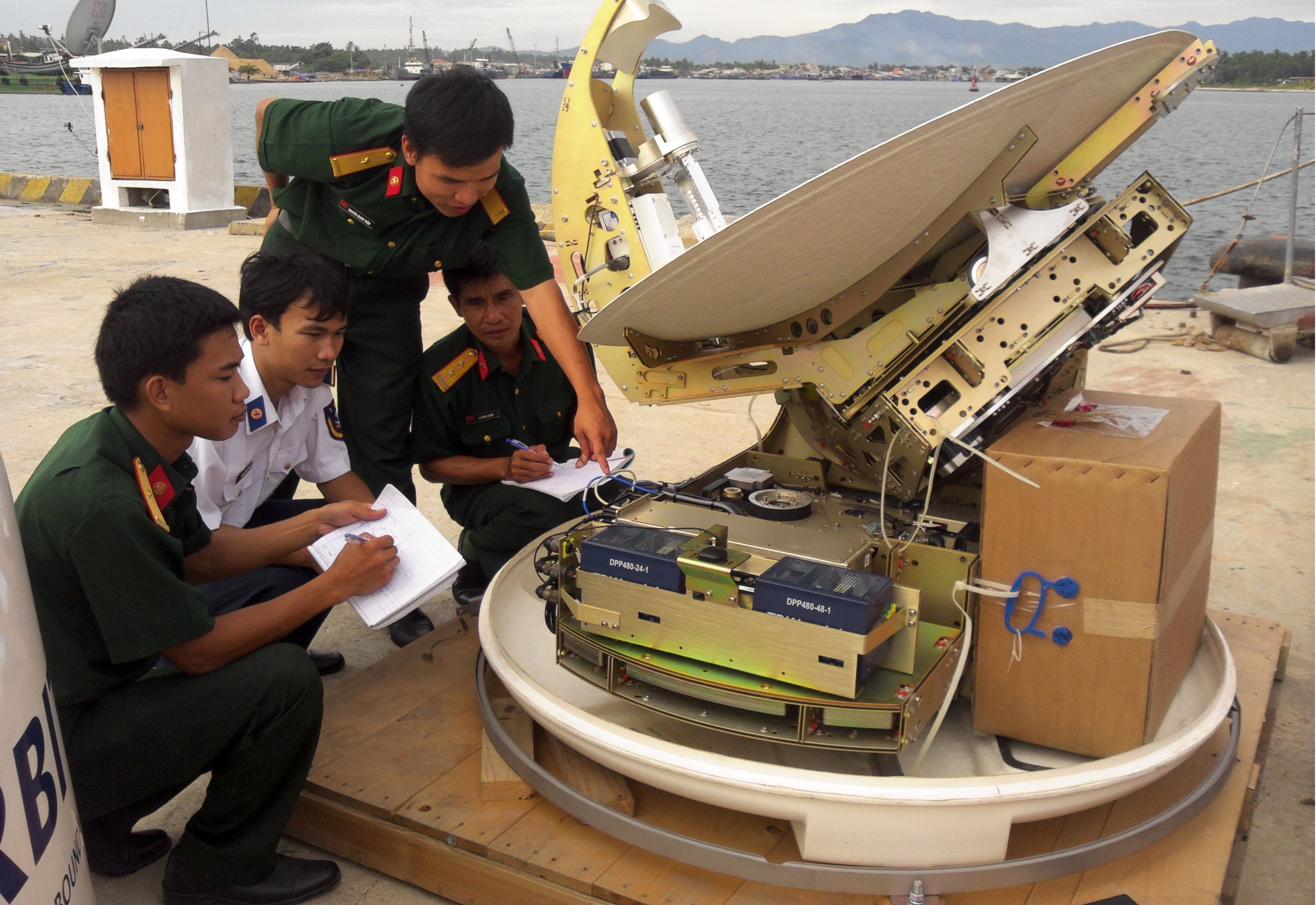 Tuổi trẻ Binh chủng Thông tin huấn luyện chuyển giao kỹ thuật cho lực lượng thông tin toàn quân tại Vùng 4 - quân chủng Hải Quân