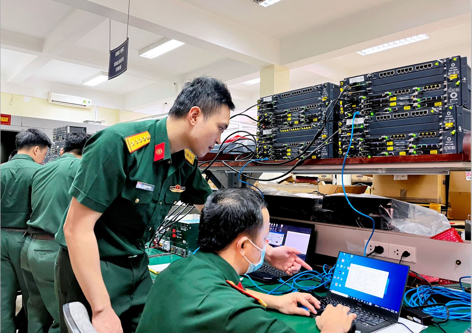 Trung tâm Kỹ thuật Thông tin Công nghệ cao huấn luyện chuyên môn cho cán bộ, nhân viên kỹ thuật toàn quân
