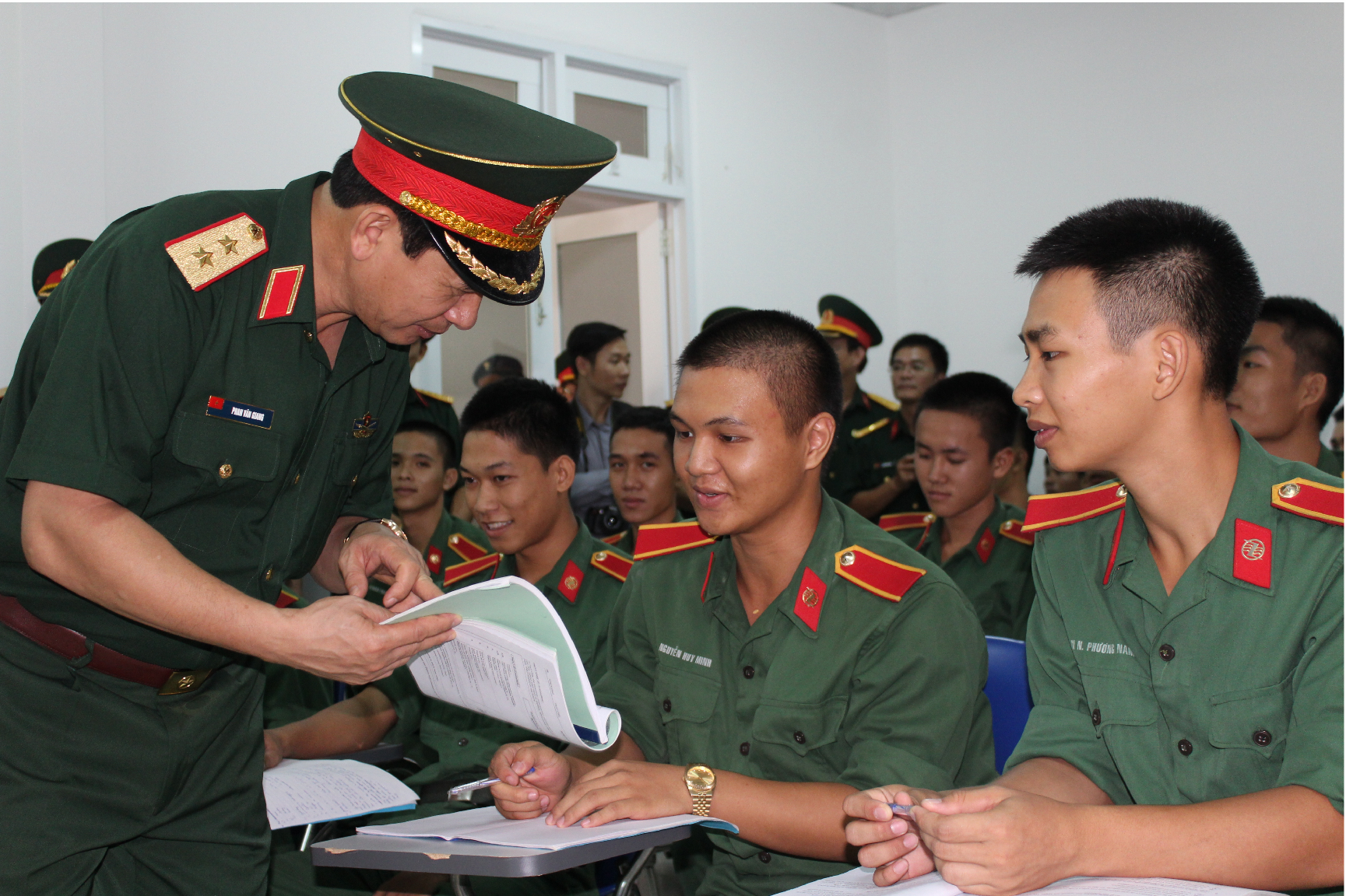 Trung tướng Phan Văn Giang, Tổng Tham mưu trưởng Quân đội Nhân dân Việt Nam,  Thứ trưởng Bộ Quốc phòng kiểm tra công tác giáo dục - đào tạo tại Trường Sĩ quan Thông tin, tháng 8/2017