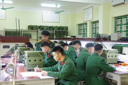 Trường Cao đẳng Kỹ thuật Thông tin huấn luyện khai thác, sửa chữa máy Vô Tuyến Điện sóng ngắn