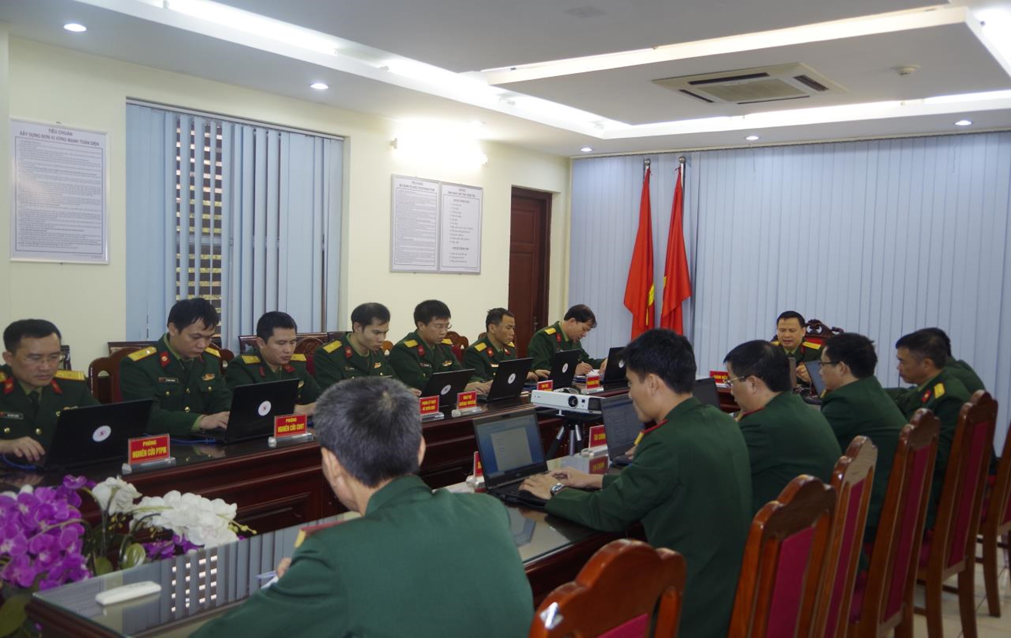 Trung tâm Kỹ thuật Thông tin Công nghệ cao triển khai phòng họp “không giấy”