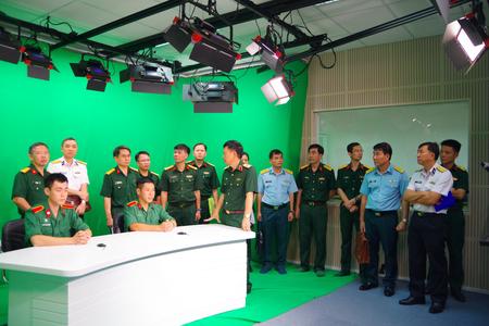 Đoàn công tác Cục Nhà trường do Thiếu tướng Mai Văn Hồng, Phó cục trưởng Cục nhà trường làm trưởng đoàn đến tham quan chuyển đổi số trong giáo dục, đào tạo tại Trường Sĩ quan Thông tin, tháng 12/2023