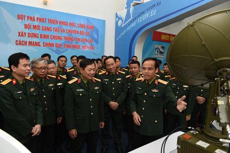 Thượng tướng Lê Huy Vịnh, Thứ trưởng Bộ Quốc phòng làm việc với Binh chủng Thông tin về phát triển đường truyền  phục vụ chuyển đổi số trong Bộ Quốc phòng, ngày 14/02/2025