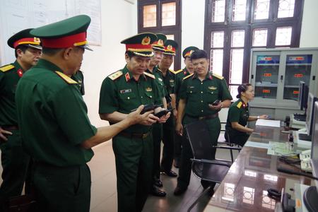 Trung tướng Lê Quý Đạm, Chủ nhiệm Tổng cục Kỹ thuật kiểm tra hệ thống Radio Trunking tại Lữ đoàn 205, năm 2020