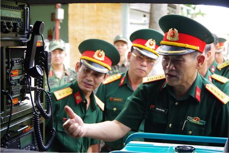 Đại tá Đặng Đức Đông, Phó Tư lệnh Binh chủng kiểm tra công tác kỹ thuật đối với lực lượng thông tin Quân khu 7, tháng 7/2017