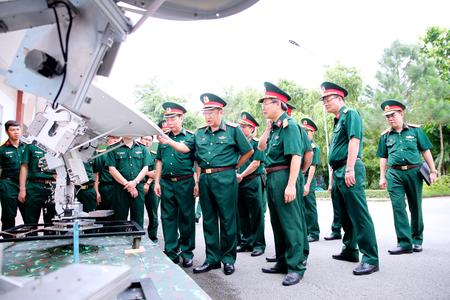 Thượng tướng Phạm Hoài Nam, Thứ trưởng Bộ Quốc phòng kiểm tra Anten VSAT sản phẩm nghiên cứu, chế thử tại Công ty Thông tin Điện tử Z755, ngày 21/7/2023
