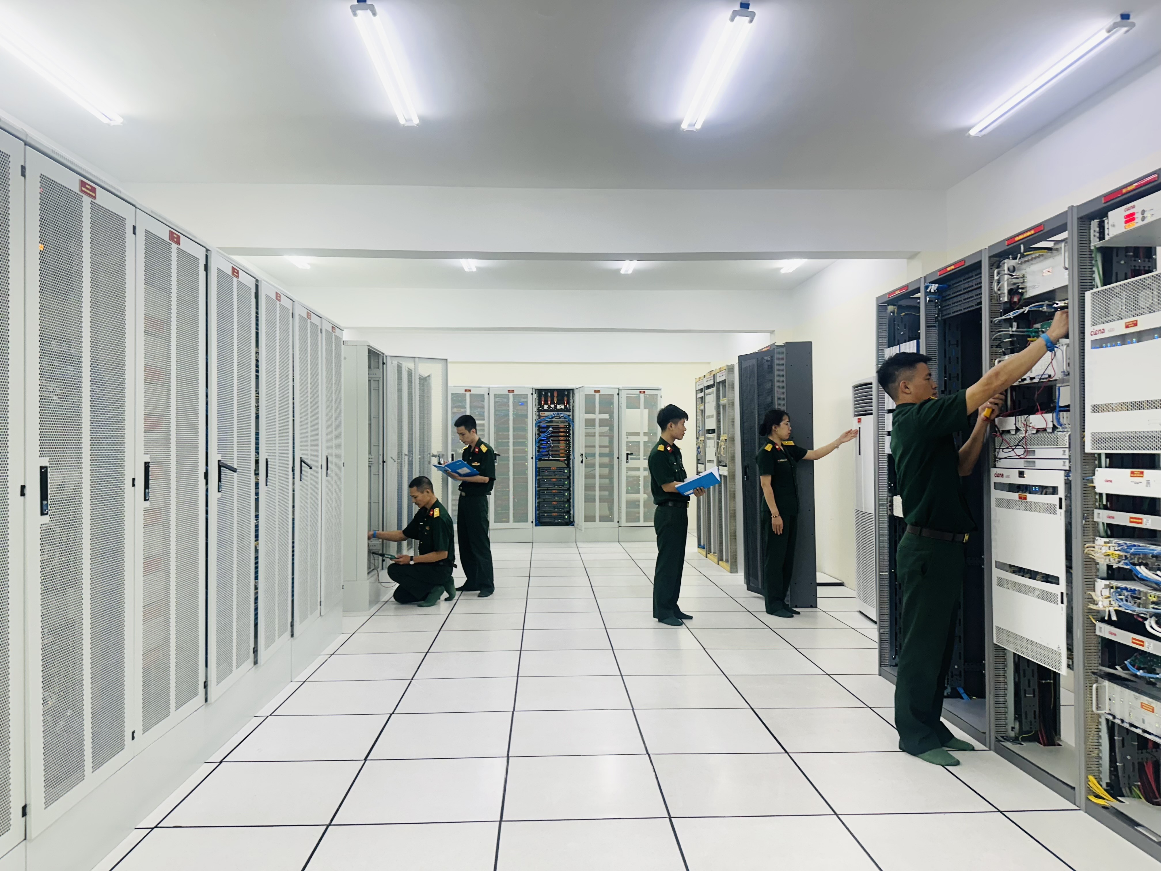 Lữ đoàn 205 duy trì nghiêm nền nếp bảo quản phòng trạm máy