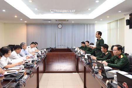 Thiếu tướng Vũ Viết Hoàng, Tư lệnh Binh chủng và ông Phạm Văn Học, Kiểm toán trưởng,  Kiểm toán Nhà nước chuyên ngành 1A đồng chủ trì Hội nghị thông báo kết quả kiểm toán  công tác quản lý, sử dụng tài chính công, tài sản công năm 2023 của Binh chủng, tháng 10/2024 