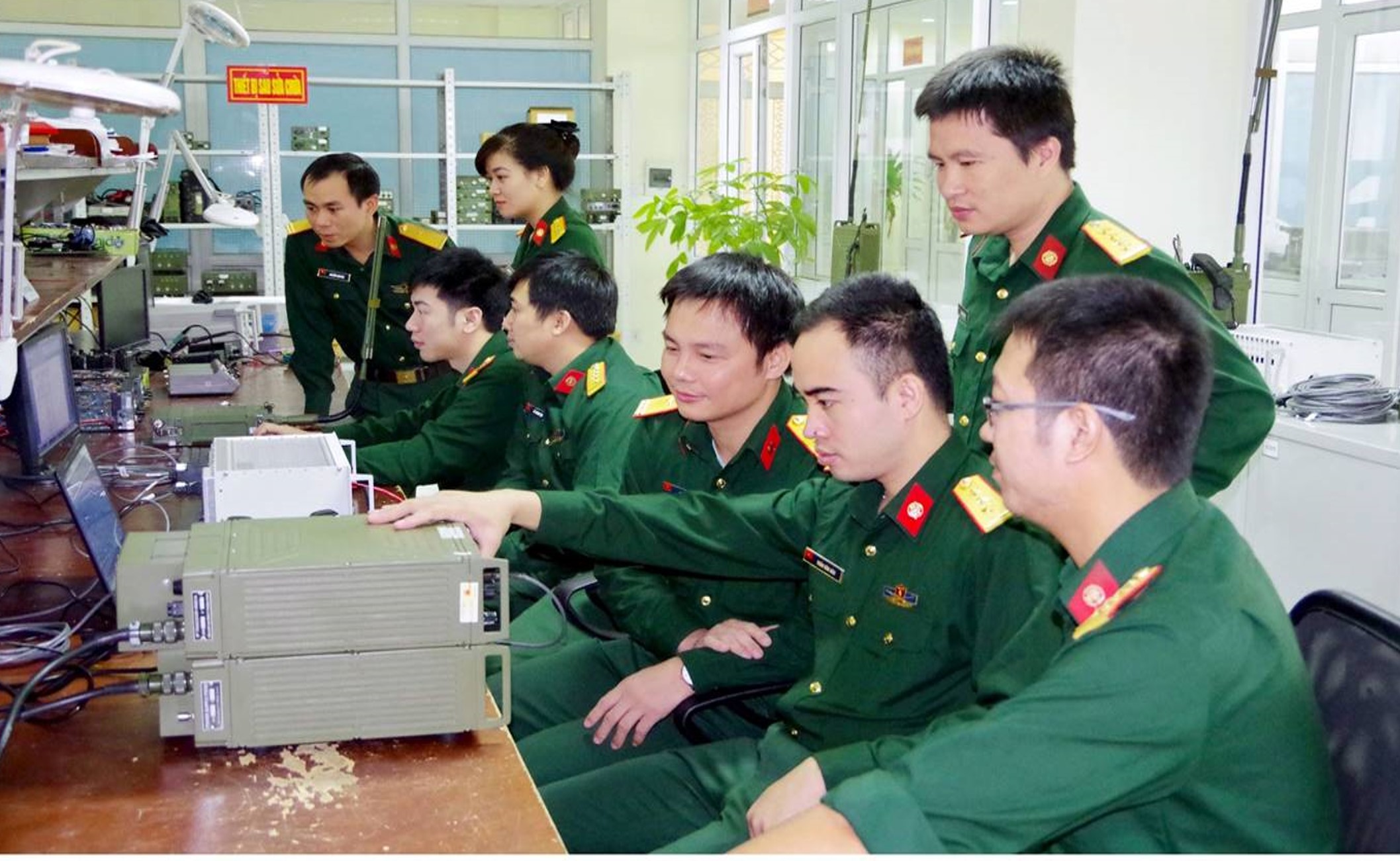 Tuổi trẻ Trung tâm Kỹ thuật Thông tin Công nghệ cao đẩy mạnh công tác nghiên cứu khoa học, thiết kế, chế thử góp phần tự chủ trong công tác bảo đảm kỹ thuật