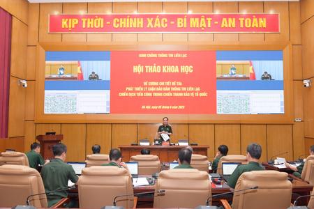Đại tá Vũ Ngọc Khương, Phó Tư lệnh kiêm Tham mưu trưởng Binh chủng,  chủ nhiệm đề tài, chủ trì hội thảo đề cương chi tiết đề tài khoa học cấp Bộ Quốc phòng  “Phát triển lý luận bảo đảm thông tin liên lạc chiến dịch tiến công trong chiến tranh bảo vệ Tổ quốc”,  tháng 6/2025