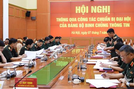 Thiếu tướng Nguyễn Văn Trị, Bí thư Đảng ủy, Chính ủy Binh chủng báo cáo công tác chuẩn bị đại hội của Đảng bộ Binh chủng với Thường vụ Quân ủy Trung ương, ngày 07/7//2025