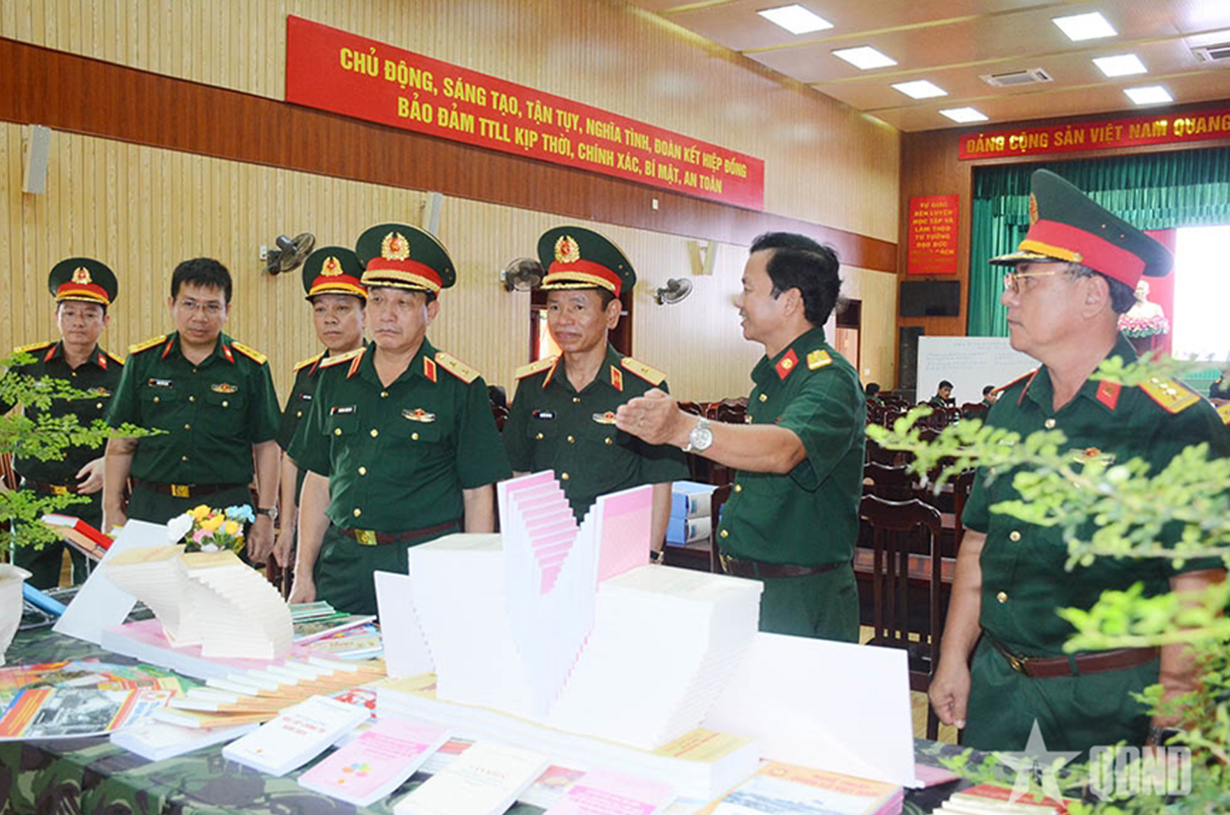 Trung tướng Trương Thiên Tô, Phó Chủ nhiệm Tổng cục Chính trị Quân đội Nhân dân Việt Nam kiểm tra nền nếp hoạt động Công tác Đảng, Công tác Chính trị tại Lữ đoàn 596, tháng 5/2025