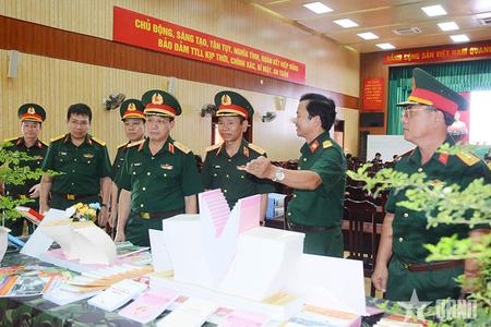 Trung tướng Trương Thiên Tô, Phó Chủ nhiệm Tổng cục Chính trị Quân đội Nhân dân Việt Nam kiểm tra nền nếp hoạt động Công tác Đảng, Công tác Chính trị tại Lữ đoàn 596, tháng 5/2025