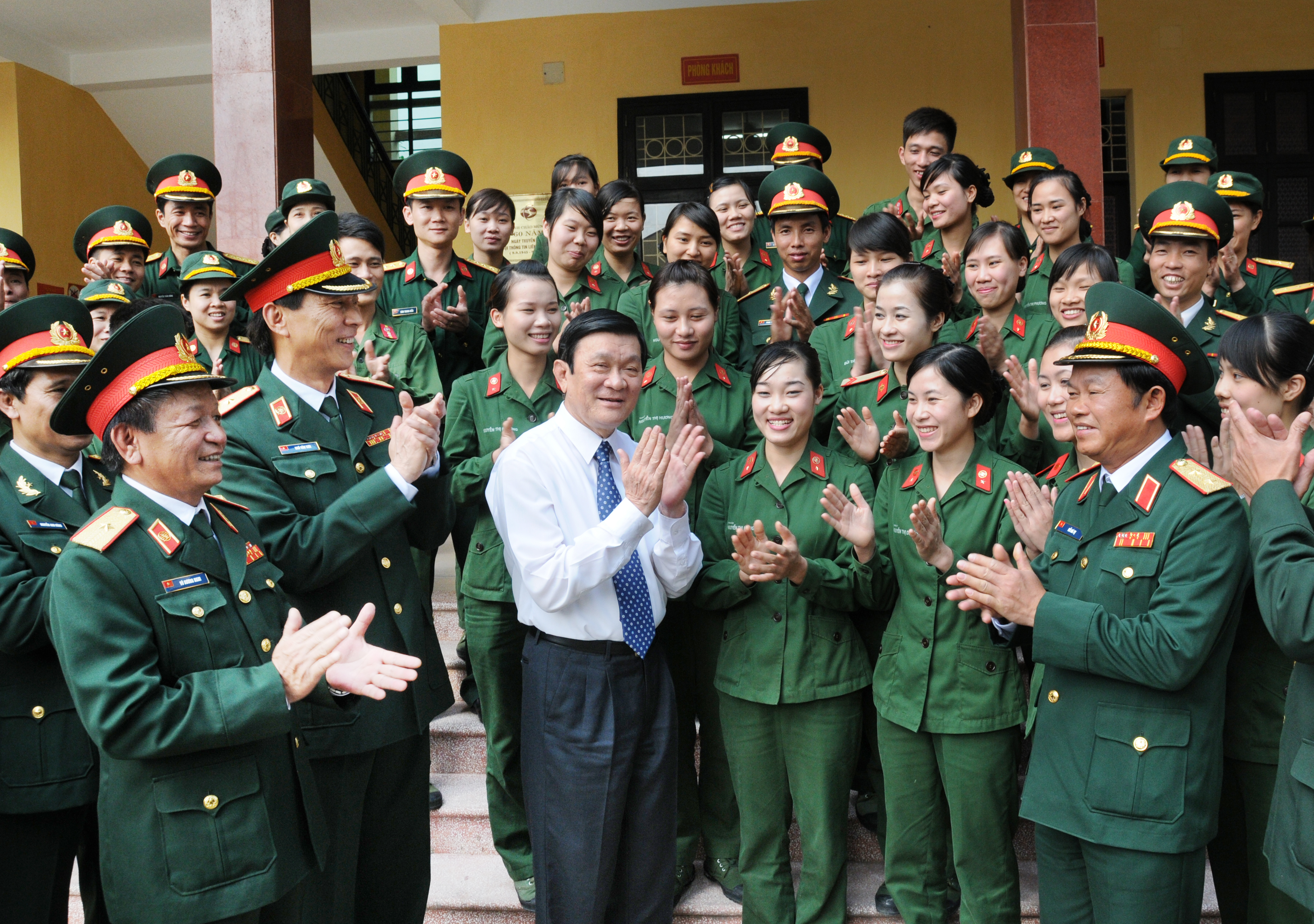 Đồng chí Trương Tấn Sang, Chủ tịch nước thăm và nói chuyện với cán bộ, chiến sĩ Binh chủng, tháng 10/2011