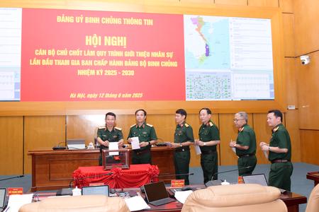 Đảng ủy Binh chủng tổ chức Hội nghị cán bộ chủ chốt làm quy trình giới thiệu nhân sự lần đầu tham gia Ban chấp hành Đảng bộ Binh chủng Thông tin, nhiệm kỳ 2025 - 2030, tháng 06/2025