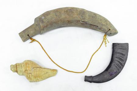 Mõ tre, tù và sừng trâu, tù và ốc 