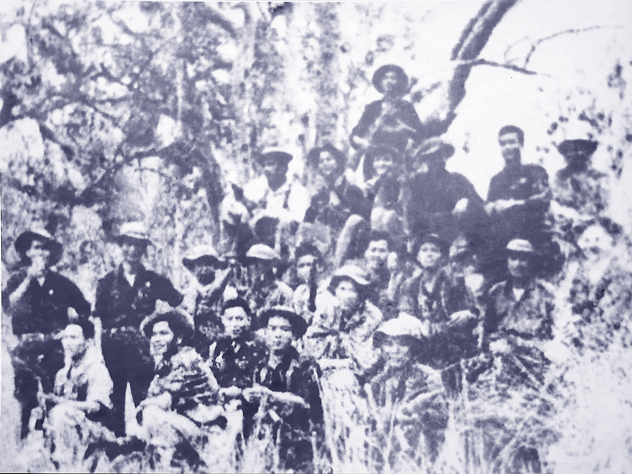 Chiến sĩ Thông tin Tiểu đoàn 44, Quân khu 7 vừa bảo đảm thông tin, vừa phối thuộc chặt chẽ với đội du kích xã 23 Tà Đạt chiến đấu, góp phần giành thắng lợi trận càn Gian-xơn-xy-ti, năm 1967