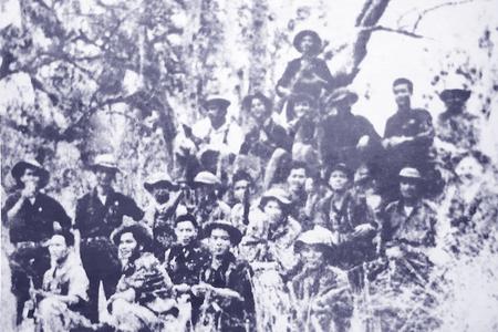 Chiến sĩ Thông tin Tiểu đoàn 44, Quân khu 7 vừa bảo đảm thông tin, vừa phối thuộc chặt chẽ với đội du kích xã 23 Tà Đạt chiến đấu, góp phần giành thắng lợi trận càn Gian-xơn-xy-ti, năm 1967