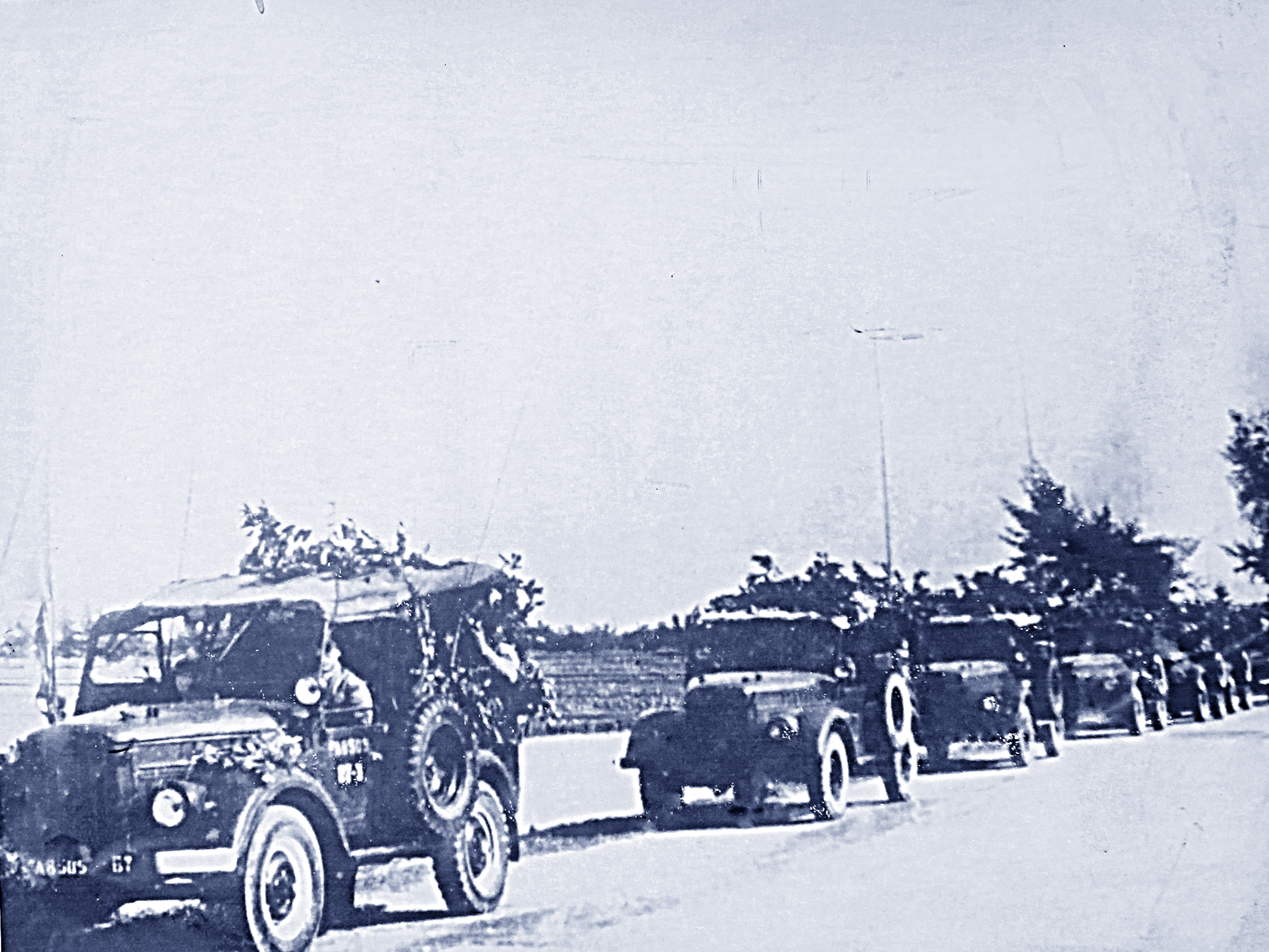 Đoàn xe cơ động của Đại đội 7, Trung đoàn 205 trên đường hành quân ra mặt trận giải phóng miền Nam, năm 1975