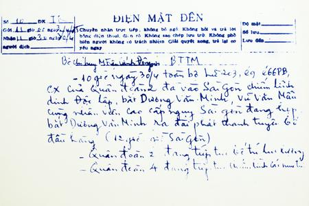 Điện mật đến do đồng chí Nguyễn Bá Lứu, Báo vụ viên  Đại đội 5, Tiểu đoàn 77, Trung đoàn 205 chuyển, ngày 30/4/1975