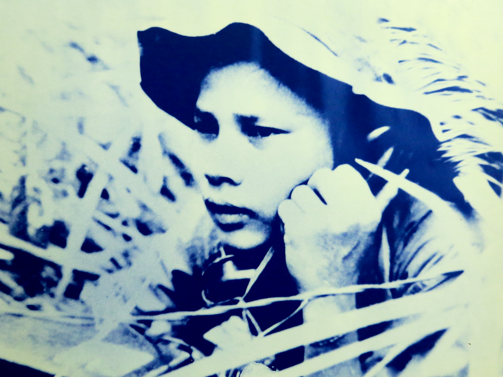 Đồng chí Nguyễn Việt Hùng, Trung đội 1, Đại đội 18 Thông tin, Trung đoàn 40 đang truyền lệnh đánh  căn cứ Buôn Mê Thuột, Xuân 1975