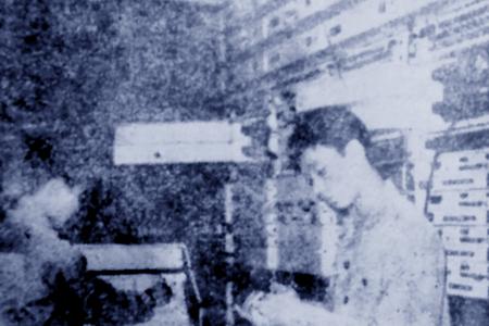 Cán bộ, chiến sĩ Thông tin Phú Lâm đang ngày đêm học tập, sử dụng, quản lý tốt các thiết bị thông tin, năm 1975