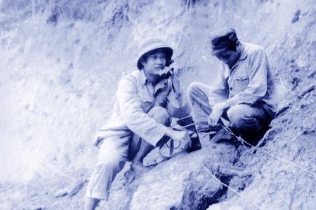 Chiến sĩ thông tin Tiểu đoàn 18, Sư đoàn 313 bảo vệ đường dây tại ngã 3 Thanh Thủy, Vị Xuyên dưới làn pháo địch, tháng 12/ 1979