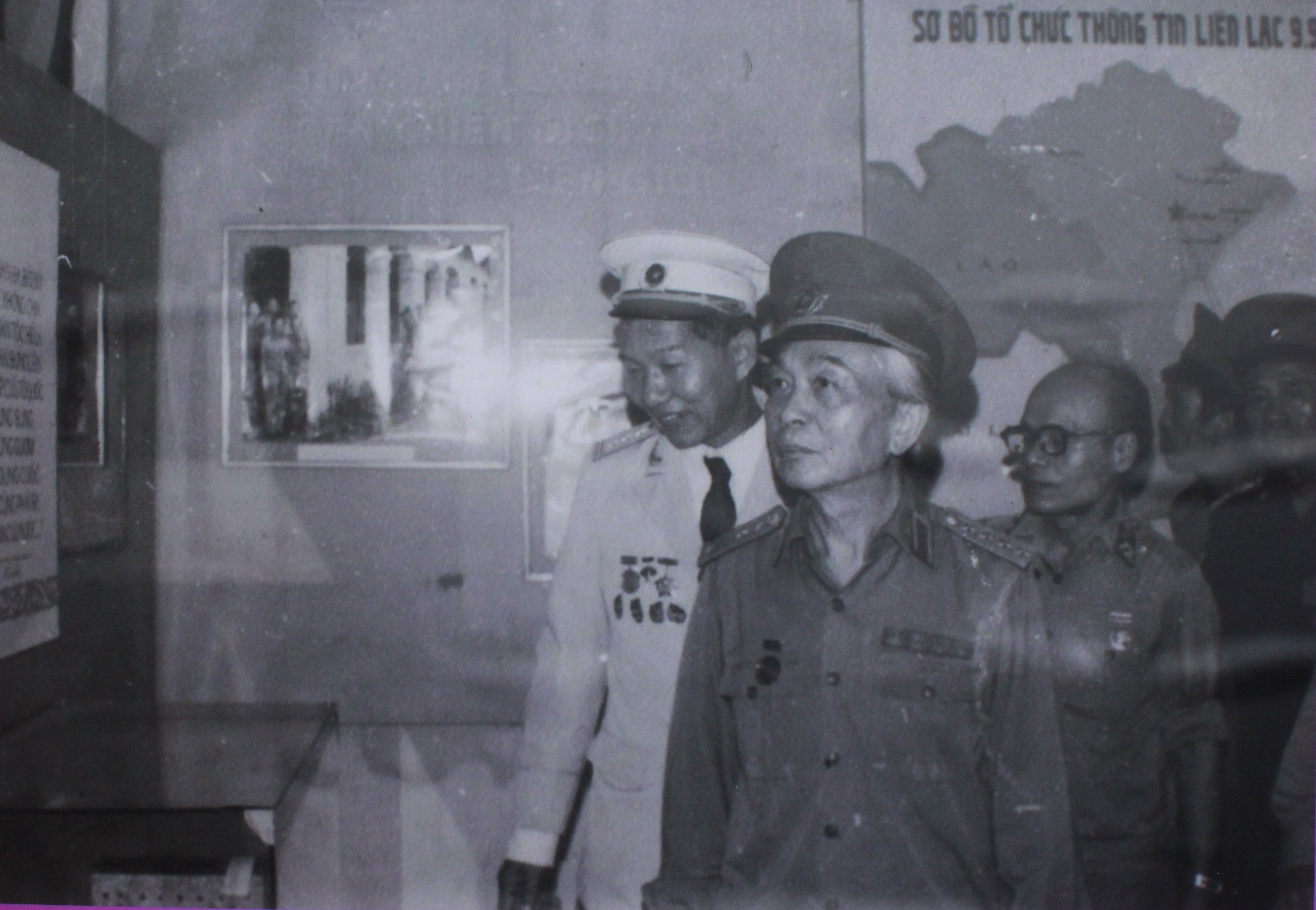 Đại tướng Võ Nguyên Giáp, nguyên Bộ trưởng Bộ Quốc phòng thăm Bảo tàng Binh chủng Thông tin liên lạc, tháng 9/1985