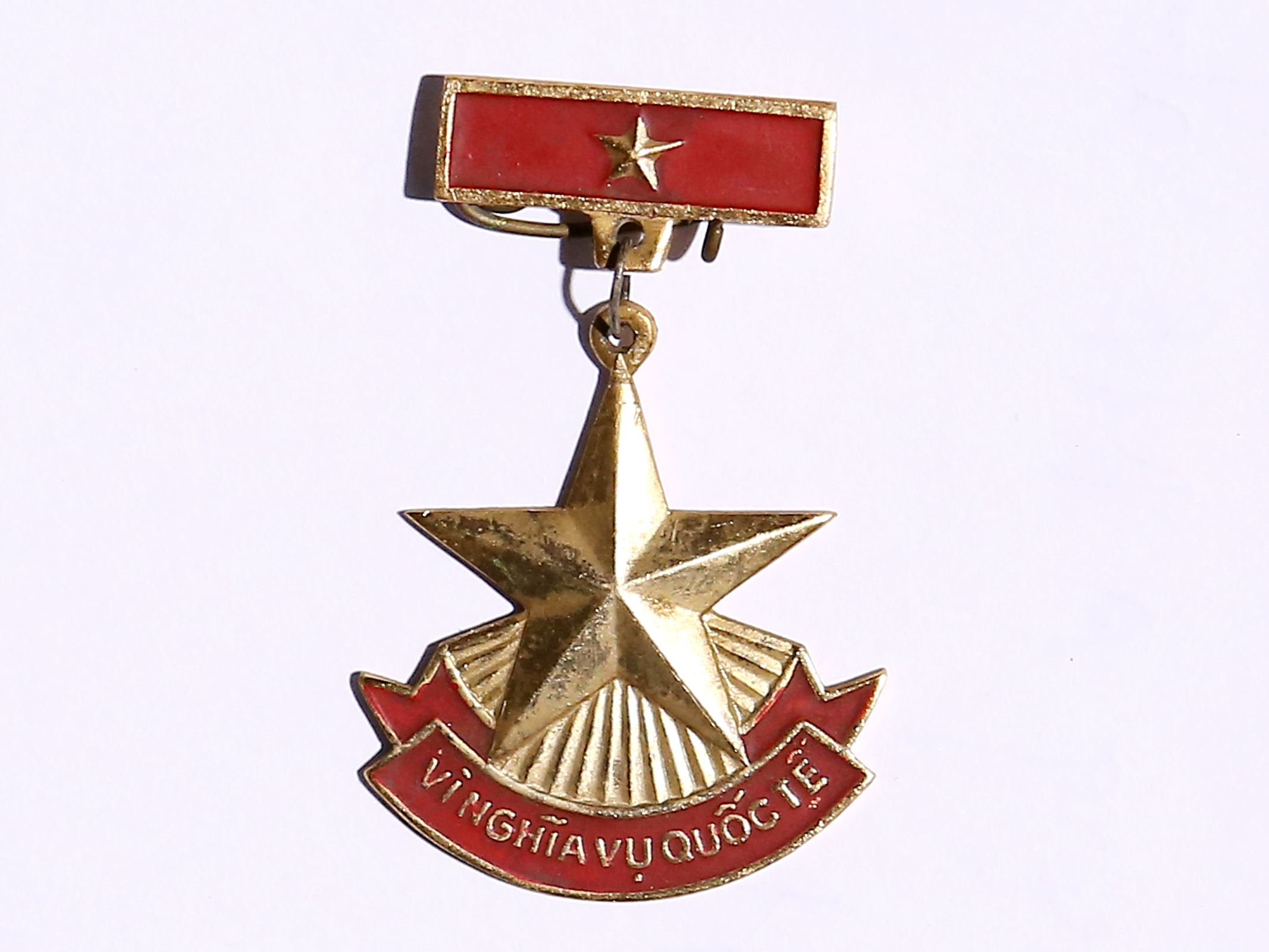 Huy hiệu “Vì nghĩa vụ quốc tế”, Thường vụ Quân ủy Trung ương tặng Binh chủng Thông tin liên lạc, đơn vị có nhiều thành tích xuất sắc trong xây dựng và thực hiện nhiệm vụ quốc tế giúp nước bạn Lào và Campuchia, năm 1989