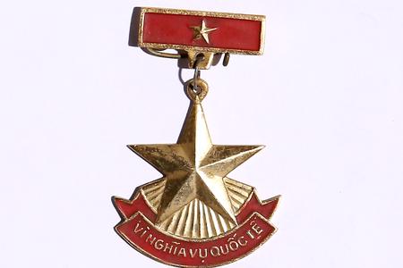 Huy hiệu “Vì nghĩa vụ quốc tế”, Thường vụ Quân ủy Trung ương tặng Binh chủng Thông tin liên lạc, đơn vị có nhiều thành tích xuất sắc trong xây dựng và thực hiện nhiệm vụ quốc tế giúp nước bạn Lào và Campuchia, năm 1989