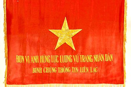 Cờ Anh hùng lực lượng vũ trang nhân dân, Chủ tịch nước Việt Nam Dân chủ Cộng hòa Tôn Đức Thắng tặng Binh chủng Thông tin liên lạc, ngày 03/6/1976