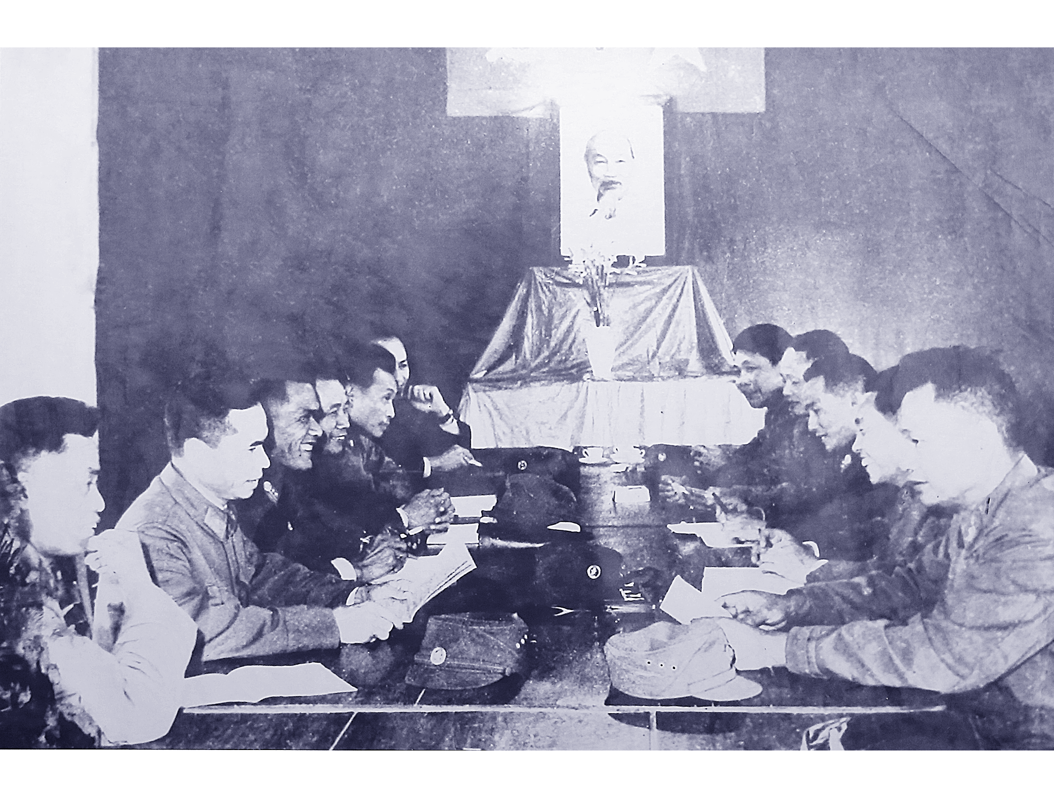 Đảng ủy Binh chủng Thông tin họp bàn phương án tổ chức thông tin liên lạc phục vụ Chiến dịch Đường 9 - Nam Lào, tháng 2/1971.