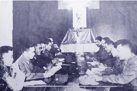 Đảng ủy Binh chủng Thông tin họp bàn phương án tổ chức thông tin liên lạc phục vụ Chiến dịch Đường 9 - Nam Lào, tháng 2/1971.