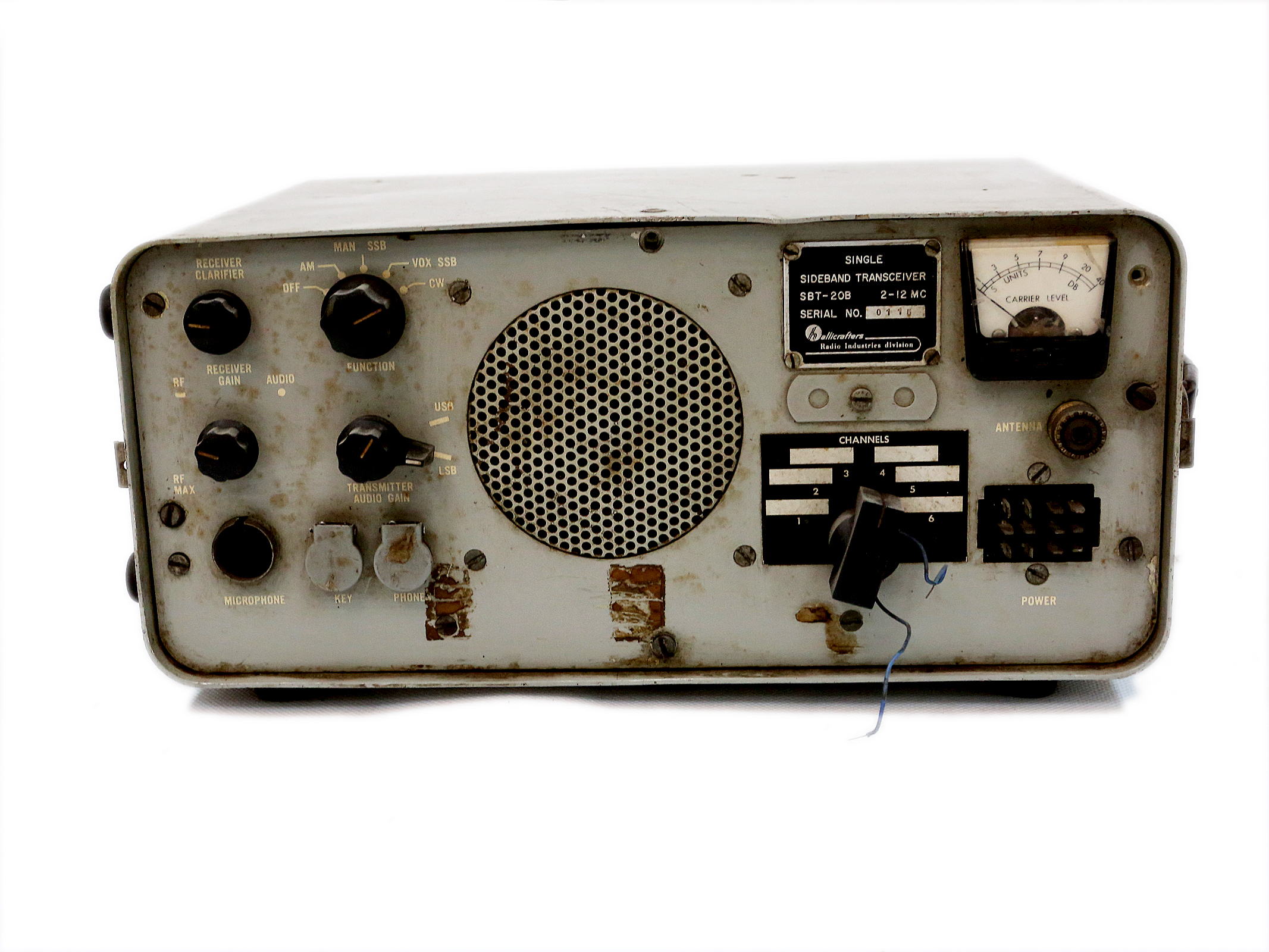 Máy VTĐ SBT-20B, chiến lợi phẩm ta thu được của Mỹ sau ngày miền Nam hoàn toàn giải phóng. Sau đó Phòng Trang bị kỹ thuật (Cục Kỹ thuật) Binh chủng TTLL nghiên cứu dùng trong công tác huấn luyện các đơn vị thông tin toàn quân, năm 1975