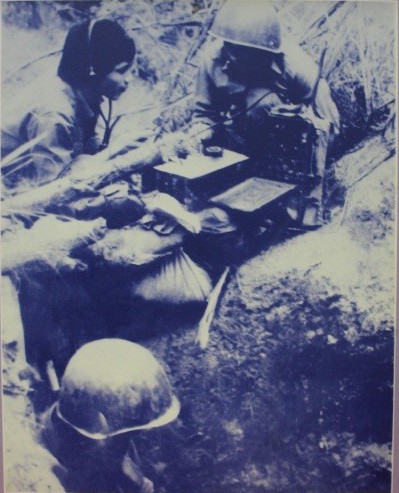 Tổ đài trên chốt Hoàng Liên Sơn chuyển mệnh lệnh chiến đấu bảo vệ biên giới phía Bắc, năm 1979