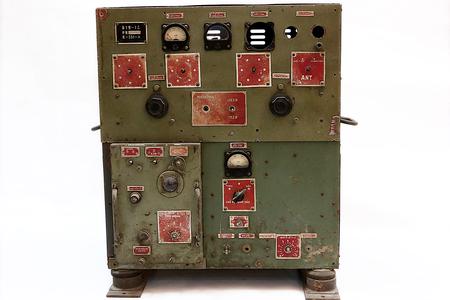 Máy Vô tuyến điện 91Z, đồng chí Nguyễn Ngọc Canh, Phân đội Thông tin Ra đa 11, thuộc Đoàn Sông Mã, Quân chủng Phòng không - Không quân sử dụng bảo đảm TTLL,  năm 1965.