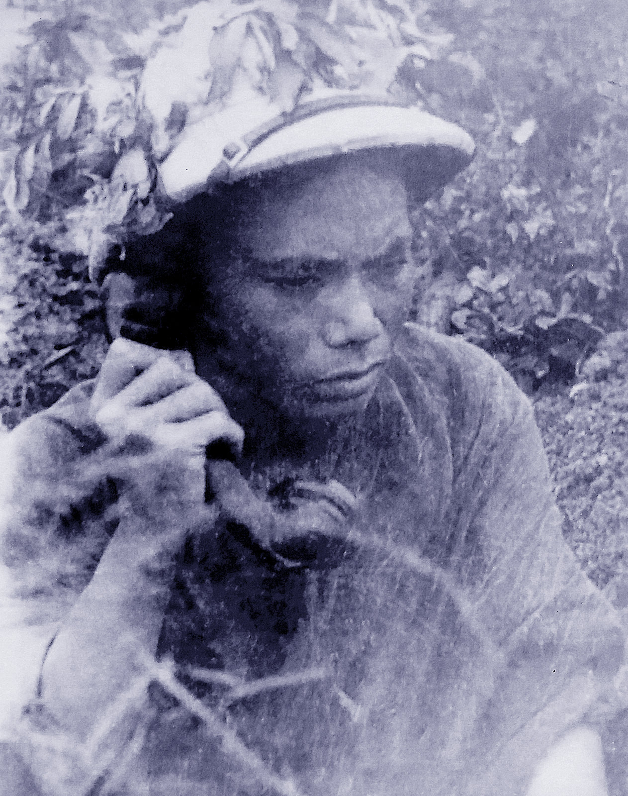 Đồng chí Đỗ Xuân Thấu, chiến sĩ Thông tin Pháo binh bảo đảm TTLL phục vụ chiến đấu tại Đồng Hới, Quảng Bình, năm 1965